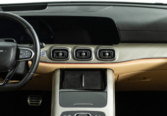 Подержанный автомобиль Jaecoo J8 2024 года (14 фото)