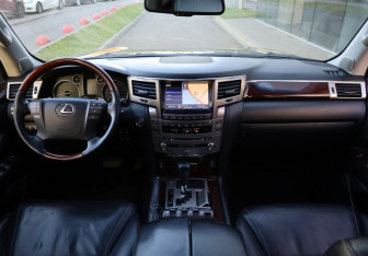 Подержанный автомобиль Lexus LX 2012 года (21 фото)