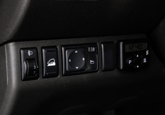 Подержанный автомобиль Nissan Pathfinder 2012 года (17 фото)