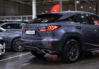 Подержанный автомобиль Lexus RX 2019 года (7 фото)