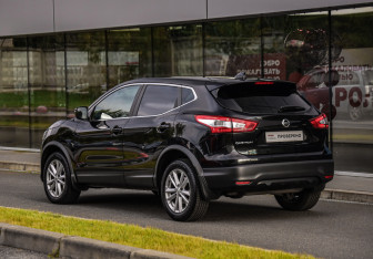 Подержанный автомобиль Nissan Qashqai 2017 года (8 фото)
