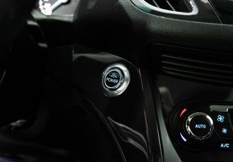 Подержанный автомобиль Ford Kuga 2013 года (17 фото)