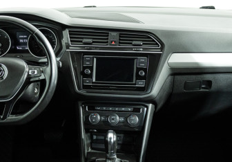 Подержанный автомобиль Volkswagen Tiguan 2018 года (14 фото)