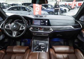 Подержанный автомобиль BMW X5 2019 года (14 фото)