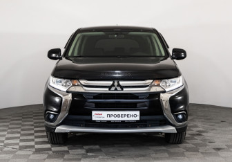 Подержанный автомобиль Mitsubishi Outlander 2015 года (2 фото)