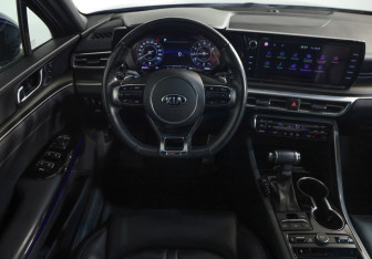 Подержанный автомобиль Kia K5 2021 года (9 фото)