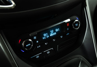 Подержанный автомобиль Ford Kuga 2014 года (17 фото)