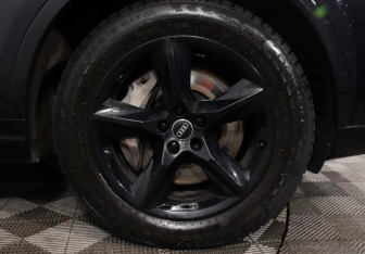 Подержанный автомобиль Audi Q7 2015 года (27 фото)