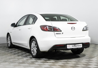 Подержанный автомобиль Mazda 3 Sedan 2010 года (7 фото)