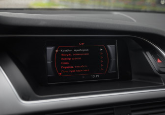 Подержанный автомобиль Audi A4 Sedan 2013 года (14 фото)