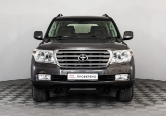 Подержанный автомобиль Toyota Land Cruiser Suv 2008 года (2 фото)