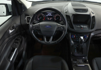 Подержанный автомобиль Ford Kuga 2017 года (10 фото)