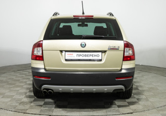 Подержанный автомобиль Skoda Octavia Wagon 2011 года (6 фото)