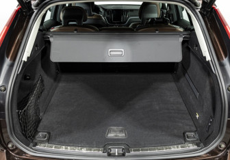 Подержанный автомобиль Volvo XC60 2018 года (23 фото)