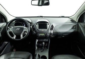 Подержанный автомобиль Hyundai ix35 2014 года (13 фото)
