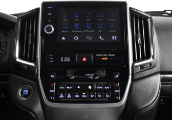 Подержанный автомобиль Toyota Land Cruiser Suv 2015 года (17 фото)