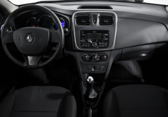 Подержанный автомобиль Renault Logan Sedan 2018 года (11 фото)