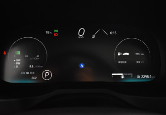 Подержанный автомобиль Toyota RAV4 2025 года (25 фото)