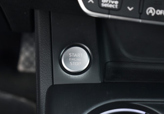 Подержанный автомобиль Audi A4 Sedan 2018 года (15 фото)