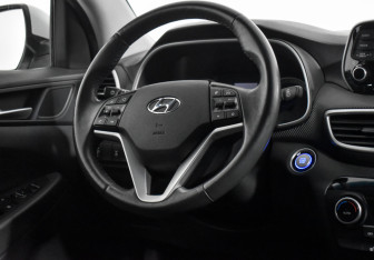 Подержанный автомобиль Hyundai Tucson 2019 года (15 фото)