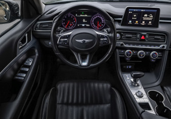 Подержанный автомобиль Genesis G70 2019 года (12 фото)