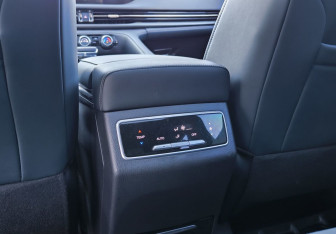 Подержанный автомобиль Changan CS95 2023 года (29 фото)