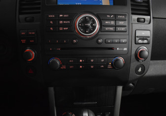 Подержанный автомобиль Nissan Pathfinder 2012 года (18 фото)