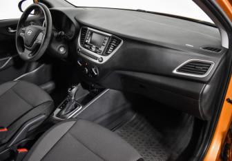 Подержанный автомобиль Hyundai Solaris Sedan 2017 года (12 фото)