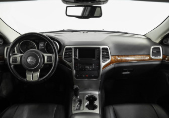Подержанный автомобиль Jeep Grand Cherokee 2012 года (10 фото)