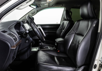 Подержанный автомобиль Toyota Land Cruiser Prado 2021 года (24 фото)