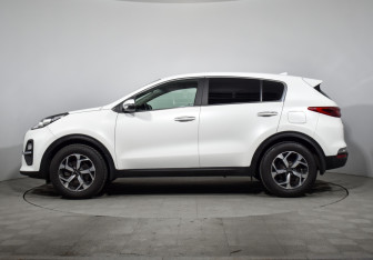 Подержанный автомобиль Kia Sportage 2022 года (8 фото)