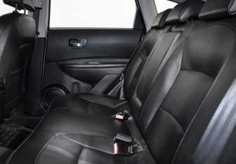 Подержанный автомобиль Nissan Qashqai 2008 года (12 фото)