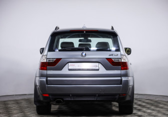 Подержанный автомобиль BMW X3 2010 года (5 фото)