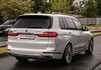 Подержанный автомобиль BMW X7 2020 года (6 фото)
