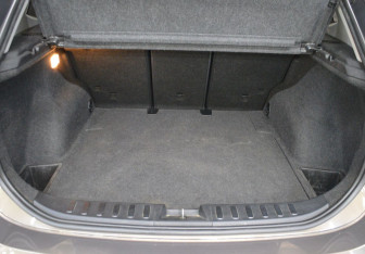 Подержанный автомобиль BMW X1 2012 года (15 фото)