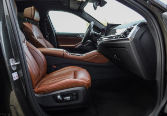 Подержанный автомобиль BMW X6 2023 года (28 фото)