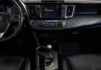 Подержанный автомобиль Toyota RAV4 2017 года (16 фото)