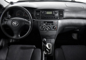 Подержанный автомобиль Toyota Corolla Hatchback 2003 года (13 фото)