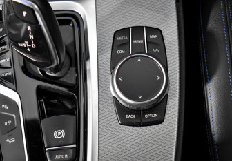 Подержанный автомобиль BMW X3 2020 года (13 фото)