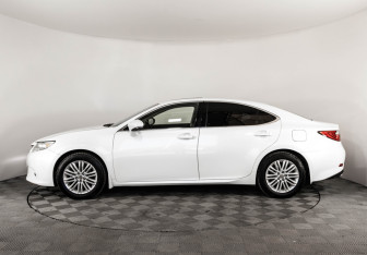 Подержанный автомобиль Lexus ES 2013 года (8 фото)