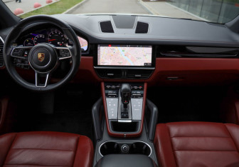 Подержанный автомобиль Porsche Cayenne 2019 года (8 фото)