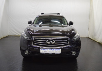 Подержанный автомобиль Infiniti QX70 2013 года (2 фото)
