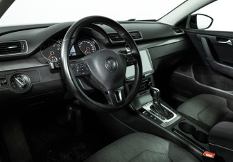 Подержанный автомобиль Volkswagen Passat Sedan 2011 года (11 фото)