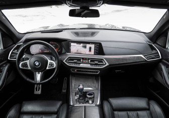 Подержанный автомобиль BMW X5 2019 года (11 фото)