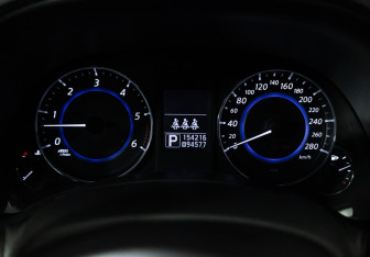 Подержанный автомобиль Infiniti QX70 2013 года (12 фото)