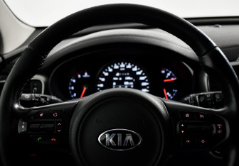 Подержанный автомобиль Kia Sorento 2016 года (16 фото)