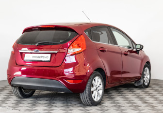 Подержанный автомобиль Ford Fiesta Hatchback 2011 года (5 фото)