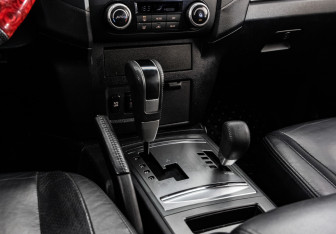 Подержанный автомобиль Mitsubishi Pajero 2011 года (13 фото)