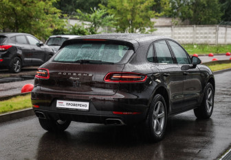 Подержанный автомобиль Porsche Macan 2018 года (6 фото)