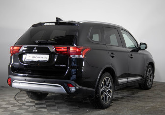 Подержанный автомобиль Mitsubishi Outlander 2019 года (5 фото)